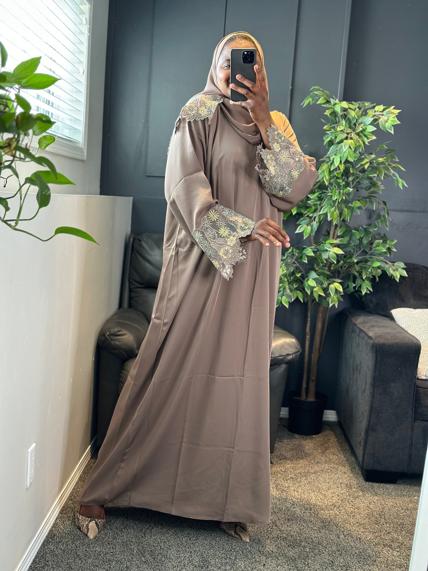 Abaya Kanti